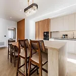 Daire The Ultimate Jacuzzi Penthouse By Ps