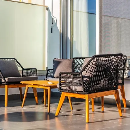 The Ultimate Jacuzzi Penthouse By Ps Apartment Durrës