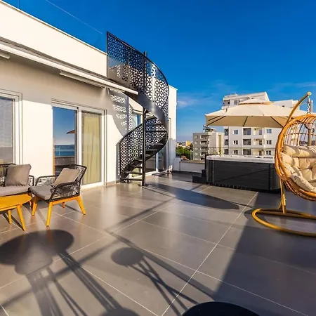 The Ultimate Jacuzzi Penthouse By Ps Apartment Durrës