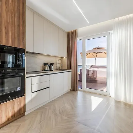 The Ultimate Jacuzzi Penthouse By Ps Apartment Durrës