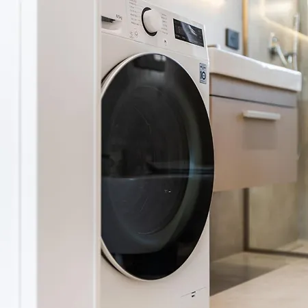 The Ultimate Jacuzzi Penthouse By Ps Apartment Durrës