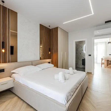 Apartment The Ultimate Jacuzzi Penthouse By Ps *