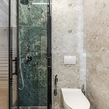 The Ultimate Jacuzzi Penthouse By Ps Apartment Durrës