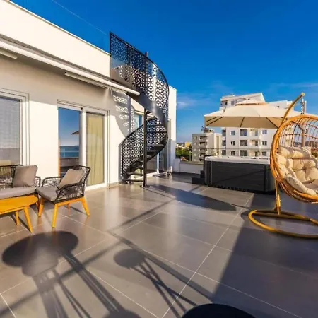 The Ultimate Jacuzzi Penthouse By Premium Selection *
